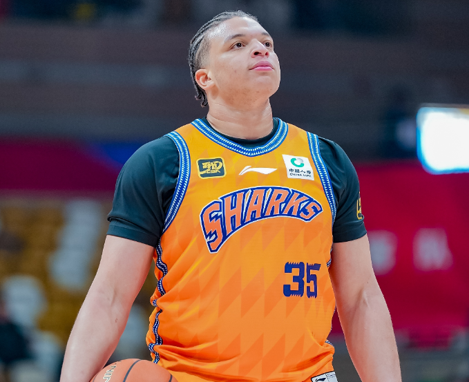 lol比赛竞猜平台-联赛第一！上海末节只丢8分大胜山西豪取9连胜 洛夫顿29+15