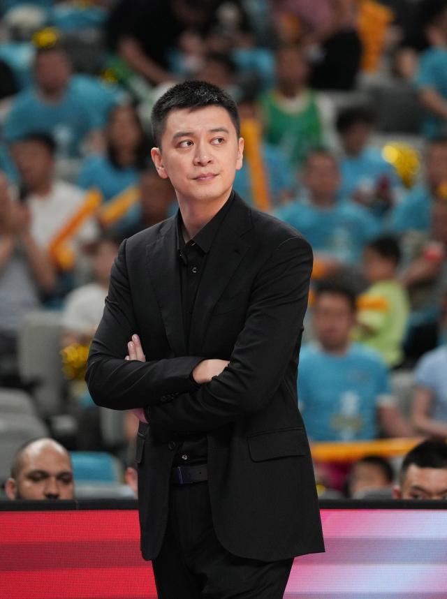 杨鸣：不敢说建立王朝 但这次夺冠的压力最大